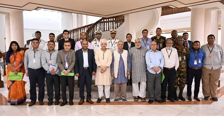 প্রধান উপদেষ্টার সঙ্গে চট্টগ্রাম বিভাগের কমিশনারের বৈঠক